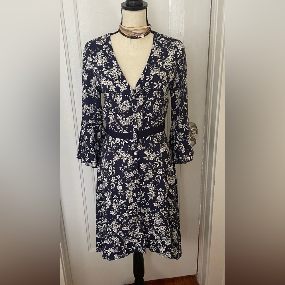 Likely Midnight‎ NWOT Floral Asymmetrical Hemline Bell Sleeves Size Small 4/6